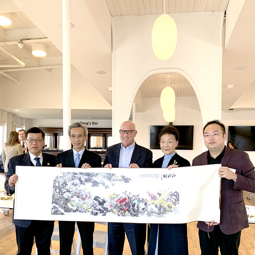 9170金沙集团_9170金沙集团董事局主席徐鹏接待友协会长林松添率团会见加州湾区委员会 