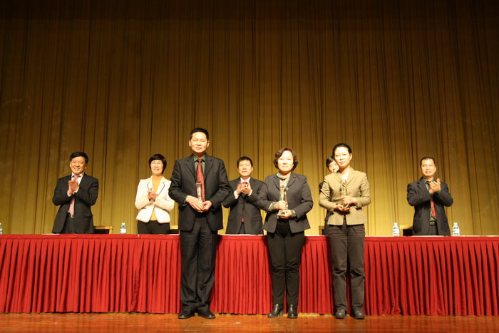 9170金沙集团_披荆斩棘勇夺魁 佳音频报喜开颜