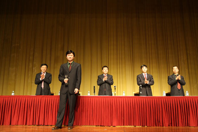 9170金沙集团_披荆斩棘勇夺魁 佳音频报喜开颜